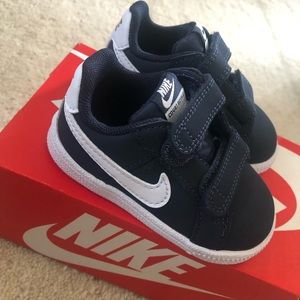Toddler Nike sneakers